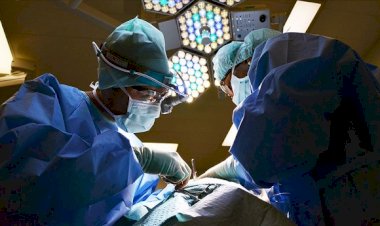 HATALI ESTETİK AMELİYATINDA AYDINLATMA GÖREVİNİ YERİNE GETİRMEYEN DOKTOR KUSURLUDUR