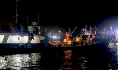 İSTANBUL'UN EN BÜYÜK AKARYAKIT ÇETESİNİ 'EVSİZ' KILIĞINDAKİ POLİS ÇÖKERTTİ