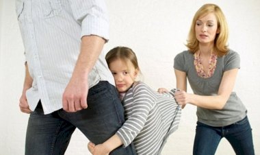 VELAYET KENDİSİNDE BULUNAN ANNENİN VEFATI HALİNDE VELAYET KENDİLİĞİNDEN BABAYA GEÇMEZ, DAVA İLE TALEP ŞARTTIR