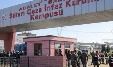 TUTUKLU GAZETECİLER TECRİT ALTINDA '4 AYDIR TEK BAŞIMIZA TUTUYORLAR'