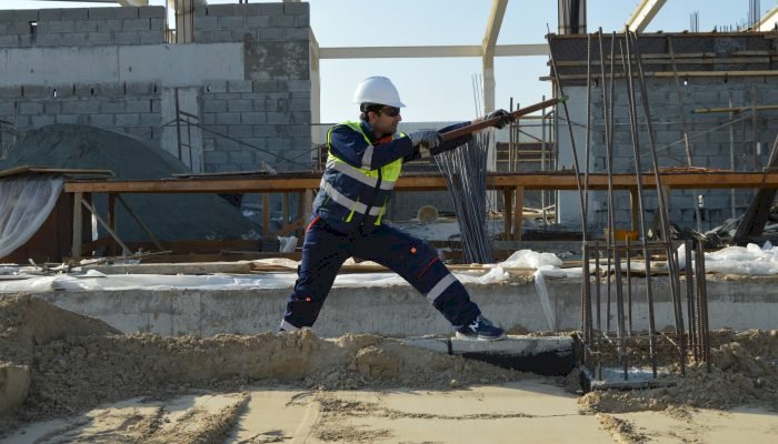 İMZALI ÜCRET BORDROLARININ DİKKATE ALINMADAN EMSAL ÜCRET ARAŞTIRMA CEVABINA GÖRE HÜKÜM KURULMASI BOZMA SEBEBİDİR