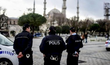 'sen kimsin de beni sokmuyorsun lan? Ben istediğim yerden girerim, sen ne haltsın da beni zorluyorsun?' DEMEK HAKARET DEĞİLDİR