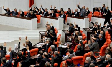 Sansür yasası Meclis'ten geçti