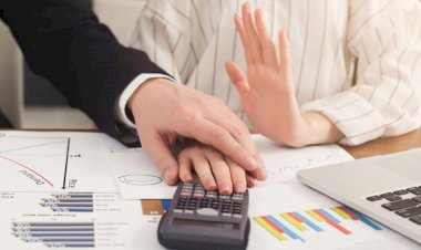 Yargıtay, işyerinde kadın işçiyi taciz ettiği gerekçesiyle işten çıkarılan işçiye kıdem ve ihbar tazminatı ödenmesine hükmeden yerel mahkeme kararını bozdu.