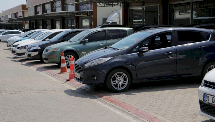 İkinci el araba satışı yapanlar dikkat: Kaldırıma satılık araba koyma cezası!