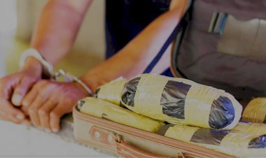 ÜÇ POŞET İÇİNDE 1241 GRAM ESRAR BULUNDURAN SANIĞIN UYUŞTURUCU MADDE TİCARETİ SUÇUNU İŞLEDİĞİ