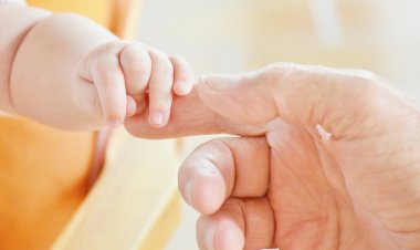 EVLAT EDİNİLEN KÜÇÜĞÜN NÜFUS KAYDINDAKİ ANA BABA ADININ DEĞİŞTİRİLMESİ İÇİN MAHKEME KARARINA GEREK YOKTUR