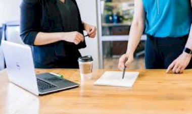 İŞVEREN FESİH BİLDİRİMİNİ YAZILI YAPMAK ZORUNDADIR, FESİH SEBEBİ AÇIK VE KESİN OLMALIDIR