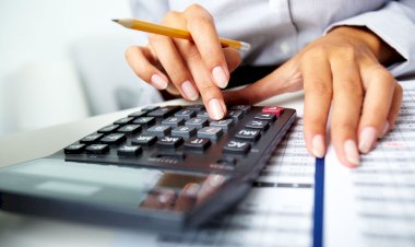 DAVA KONUSU FATURALARIN DAVALININ TİCARİ DEFTERLERİNE KAYITLI OLMASI İKRAR ANLAMINDADIR