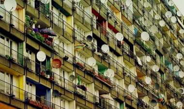 ÇANAK ANTEN VE KLİMANIN KABLOLARI BİNANIN DIŞ MİMARİSİNİ GÖRÜNTÜ OLARAK BOZUYOR İSE, KALDIRILIR