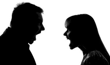 'KARAKTERSİZ' KELİMESİ BAŞINA DERT AÇTI