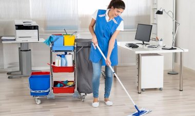 KADIN TEMİZLİK İŞÇİSİNE, ERKEK TUVALET TEMİZLEME GÖREVİNİN VERİLMESİ VE KADIN İŞÇİNİN KABUL ETMEMESİ ÜZERİNE YAPILAN İŞ AKDİNİN FESHİ HUKUKA AYKIRIDIR