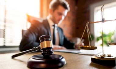 AVUKATIN MASRAF VE VEKALET ÜCRETİ ALDIĞI HALDE DAVA AÇMAMASI GÖREVİ KÖTÜYE KULLANMA SUÇUNU OLUŞTURUR