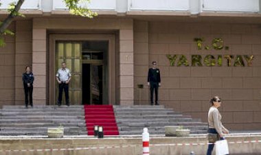 "BECERİKSİZ HERİF, MEZİYETSİZ, KARAKTERSİZ.. ARTIK BIRAK BU İŞİ EMEKLİ OL, GİT; İNSANLARI MAĞDUR EDİYORSUN" ŞEKLİNDE VE KABA TARZI NİTELİĞİNDEKİ SÖZLER HAKARET SUÇU OLUŞMAZ