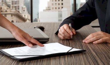 BELİRLİ SÜRELİ İŞ SÖZLEŞMESİNİN İKİDEN FAZLA YENİLENMESİ HALİNDE BELİRSİZ SÜRELİ HALE DÖNÜŞECEĞİ KABUL EDİLMİŞTİR