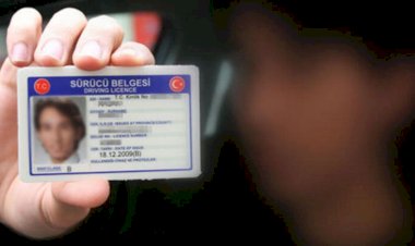 POLİS KONTROLÜNDE YAKALAMASI OLAN SANIĞIN, YOL KONTROLÜNDE POLİSLERE ABİSİNİN EHLİYETİNİ VERMESİ "KİMLİĞİ BİLDİRMEME" KABAHATİNİ OLUŞTURUR