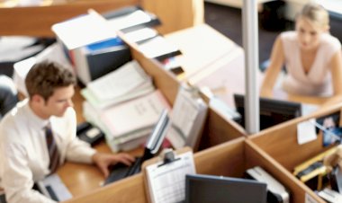 MEMUR DA BUNU YAPARSA! İŞ ARKADAŞININ TELEFONUNU UYGUNSUZ SİTELERDE PAYLAŞTI!