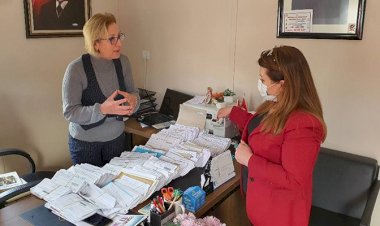 MUHTARLARIN MASASI İCRA TEBLİGATLARIYLA DOLU!
