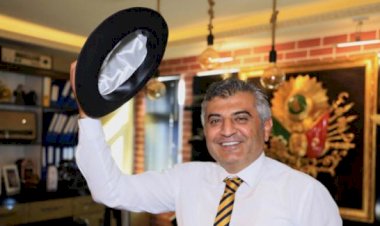 HACZETTİRDİĞİ SÜLEYMAN DEMİREL'İN ŞAPKASINI DEĞERİNİ VERENE SATACAK