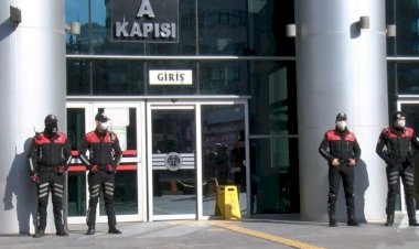 İCRA MÜDÜR YARDIMCISI 'SİGARA İÇME BAHANESİYLE' ADLİYEDEN FİRAR ETTİ!