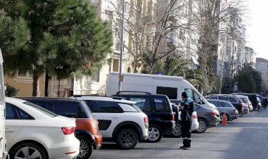 CADDE VE SOKAK KENARLARINDAN OTOPARK ÜCRETİ ALINAMAZ