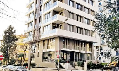 RAYİÇ BEDEL 'KURNAZLIĞI' EVİNDEN ETTİ!