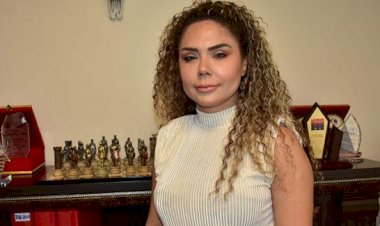 AVM'DE ISLAK ZEMİN YÜZÜNDEN DÜŞTÜ, TAZMİNAT KAZANDI!