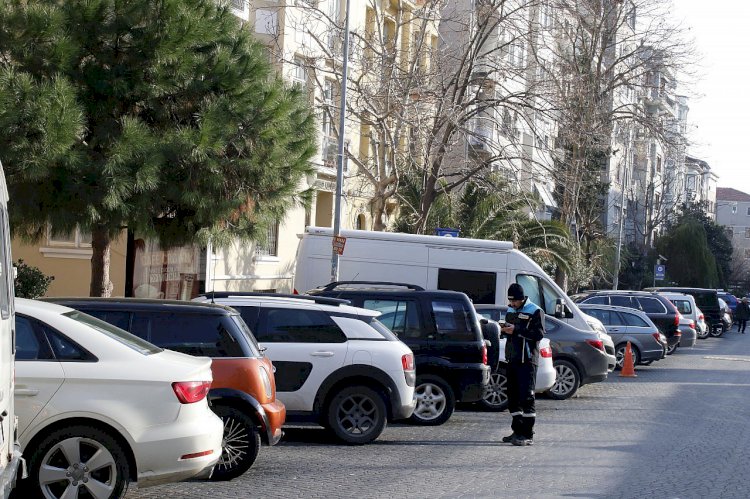 CADDE VE SOKAK KENARLARINDAN OTOPARK ÜCRETİ ALINAMAZ