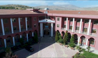 HUKUK ÖĞRENCİLERİNİN YÜZDE 74'Ü MESLEKİ GELECEĞİNDEN KAYGILI