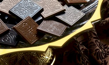 BAYRAMDA NÖBETTEKİ ÇALIŞANLARA ÇİKOLATA GÖTÜRDÜ! HAYATININ ŞOKUNU YAŞADI! TAZMİNATSIZ ATILDILAR