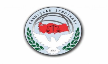 YARGIÇLAR SENDİKASI'NDAN HSK SEÇİMLERİNE TEPKİ: 'YARGININ EN ÜST KURULU YÜRÜTMENİN İÇERİSİNDE ERİTİLMİŞTİR...'