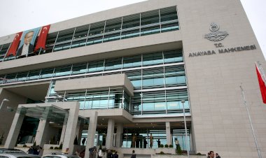 GÖZALTINA ALINMA SIRASINDA VE KARAKOLDA DARBEDİLMEYLE İLGİLİ ETKİLİ SORUŞTURMA YÜRÜTÜLMEMESİ NEDENİYLE EZİYET YASAĞININ İHLAL EDİLMESİ