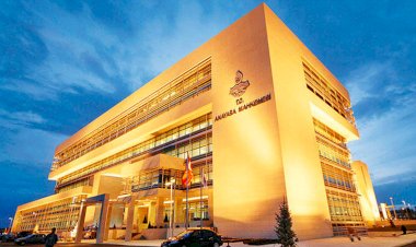 AYM, BAKANI PROTESTO EDEN ÖĞRETMENE VERİLEN CEZAYI HAKSIZ BULDU