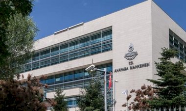 TERÖR ÖRGÜTÜ PROPAGANDASI YAPMA SUÇUNDAN CEZALANDIRILMA NEDENİYLE İFADE ÖZGÜRLÜĞÜNÜN İHLAL EDİLDİĞİNE İLİŞKİN İDDİANIN KABUL EDİLEMEZ OLDUĞU