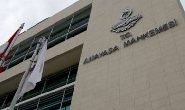 DURUŞMA SIRASINDA KULLANILAN SÖZLERDEN DOLAYI DİSİPLİN CEZASI İLE CEZALANDIRILMA NEDENİYLE İFADE ÖZGÜRLÜĞÜNÜN İHLALİ İDDİASININ KABUL EDİLEMEZ OLDUĞU