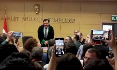 HAKİM DURUŞMADA SİGARA İÇTİ' İDDİASI... ETEK BOYU KRİZİNDEN, SİGARA KRİZİNE…