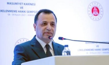 AYM BAŞKANI: HİÇ KİMSE HİÇBİR GEREKÇEYLE MAHKEMELERE VE HÂKİMLERE EMİR VE TALİMAT VEREMEZ, TAVSİYE VE TELKİNDE BULUNAMAZ