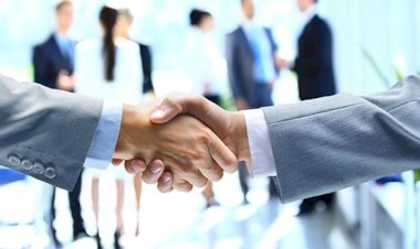 KİRA SÖZLEŞMESİNE İLİŞKİN UYARLAMA DAVASINDA KİRALANANIN NİTELİĞİ, KULLANMA ALANI, KONUMU, BÖLGEDEKİ KİRA PARASINI DA ETKİLEYECEK NORMALİN ÜSTÜNDEKİ İMAR VE TİCARET DEĞİŞİKLİKLERİ, EMSAL KİRA PARALARI, VERGİ VE AMORTİSMAN GİDERLERİNDEKİ ARTIŞLAR DÖVİZ KURLARINDAKI ANI VE AŞIRI INIŞ VE ÇIKIŞLAR ILE ÜLKEYI SARSAN CIDDI EKONOMIK KRIZ VEYA DOĞAL AFETLERE BAĞLI ÖDEME ESASLARININ YENIDEN DÜZENLENMESINI GEREKTIRECEK OLAYLARIN ARAŞTIRILIP DEĞERLENDIRILEREK RAPOR ALINMASI GEREKTIĞI