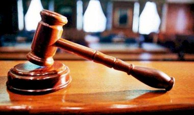 TAKİP DOSYASINA AYRICA VEKALETNAME SUNULMAMIŞ OLMASI, SÖZ KONUSU MAHKEME KARARININ DOSYAYA İBRAZ EDİLMİŞ OLMASI KARŞISINDA, ARTIK BORÇLUNUN TAKİPTE VEKİLLE TEMSİL EDİLDİĞİ GERÇEĞİNİ ORTADAN KALDIRMAZ