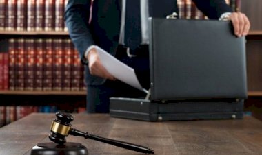 GEÇERLİ NEDENE DAYANILARAK YAPILAN FESİHLERDE BELİRTİLEN HAK DÜŞÜRÜCÜ SÜRELERİN YERİNE “MAKUL SÜRE” İÇİNDE SÖZLEŞMENİN FESHEDİLEBİLECEĞİNİ KABUL ETMEKTEDİR