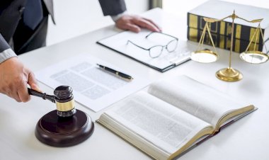 DAVALI ŞİRKET YAPILAN TAKİBE KARŞI 100.-TL DIŞINDA BORCU OLMADIĞINA İTİRAZ ETMİŞ SÖZLEŞMEYE VE AYLIK KİRAYA AÇIKÇA İTİRAZ ETMEMİŞTİR. BU DURUMDA KİRA İLİŞKİSİ VE TAKİP KONUSU MİKTAR KESİNLEŞMİŞTİR