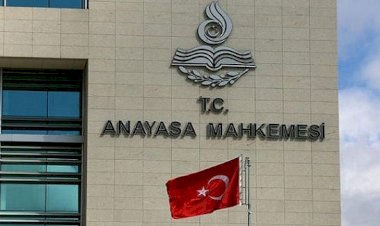 AYM'DEN MEMURLARIN SİYASİ PARTİ ÜYESİ OLMALARINA İLİŞKİN KRİTİK KARAR