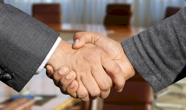 KİRA İLİŞKİSİNİN VARLIĞI VE AYLIK KİRA BEDELİNİN NE KADAR OLDUĞUNU İSPAT KÜLFETİ DAVACIYA, DAVALI TARAFINDAN KABUL EDİLEN KİRA BEDELİNİN ÖDENDİĞİNİN İSPAT KÜLFETİ DAVALIYA DÜŞER