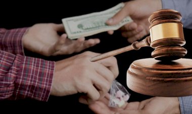 MADDİ BULGULARLA DESTEKLENMEYEN TELEFON GÖRÜŞMELERİ, UYUŞTURUCU MADDE TİCARETİ YAPMA SUÇUNU OLUŞTURMAZ