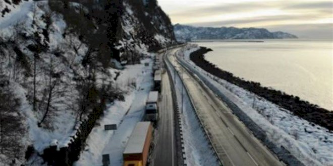 YARGITAY'DAN EMSAL KARAR: TIR ŞOFÖRÜNÜN ÜCRETİ OTOPARK GİBİ GİDERLER DÜŞÜLEREK HESAPLANMALI