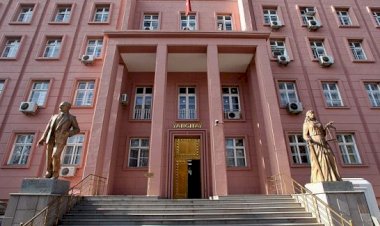 GÖREVE İLİŞKİN SIRRIN AÇIKLANMASI SUÇU - SIR OLARAK SAKLANMASI GEREKEN BİLGİLERİN İFŞASI