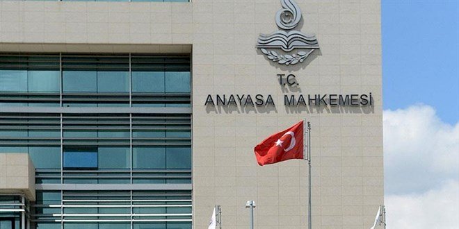 YÜKSEK MAHKEME ÜYELERİNE ÖDENEN EK TAZMİNAT MİKTARININ BELİRLENMESİNE İLİŞKİN KURALIN ANAYASA’YA AYKIRI OLDUĞU